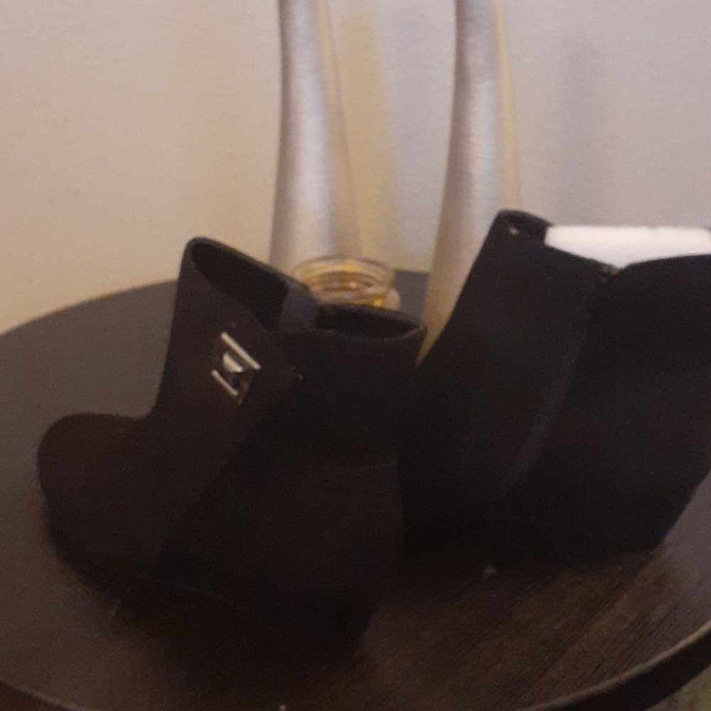 Good Soles Black Faux Suede Booties